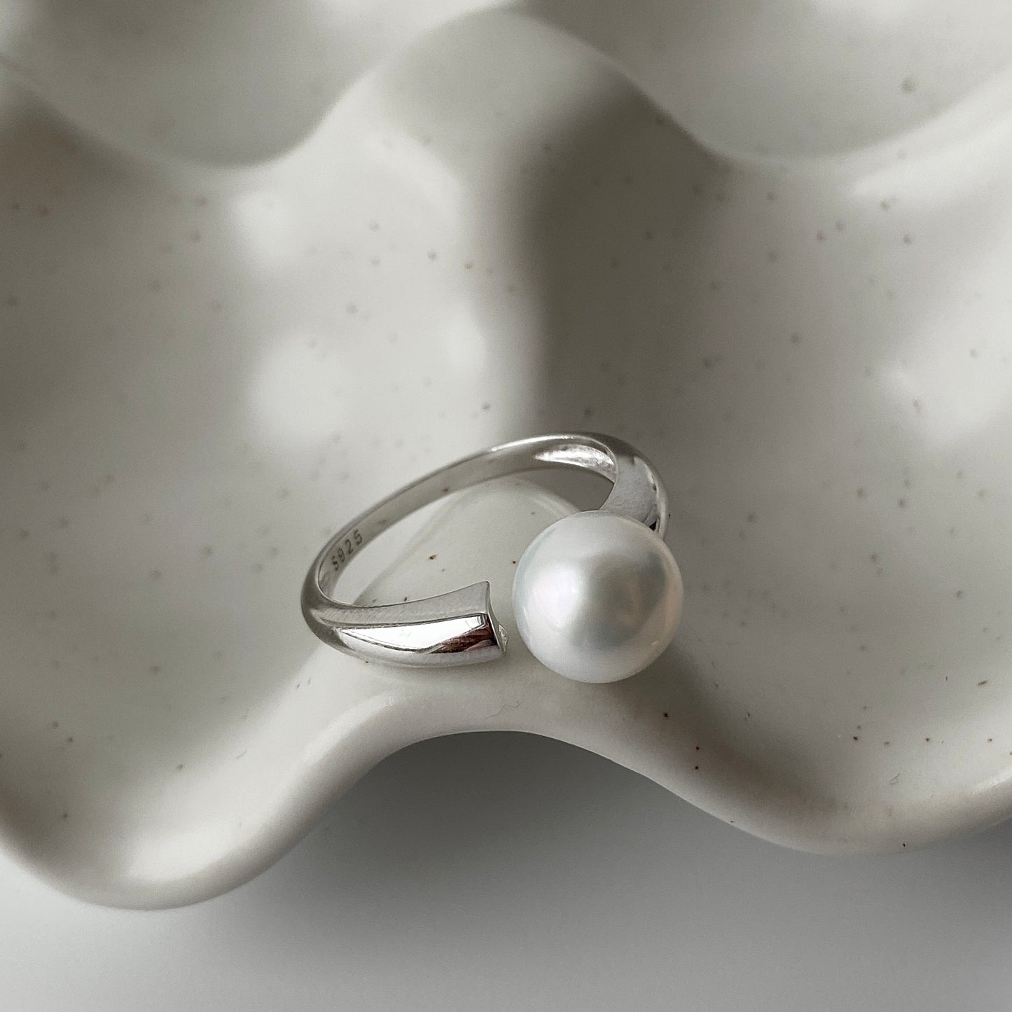 CHIARA Single Pearl Open Ring