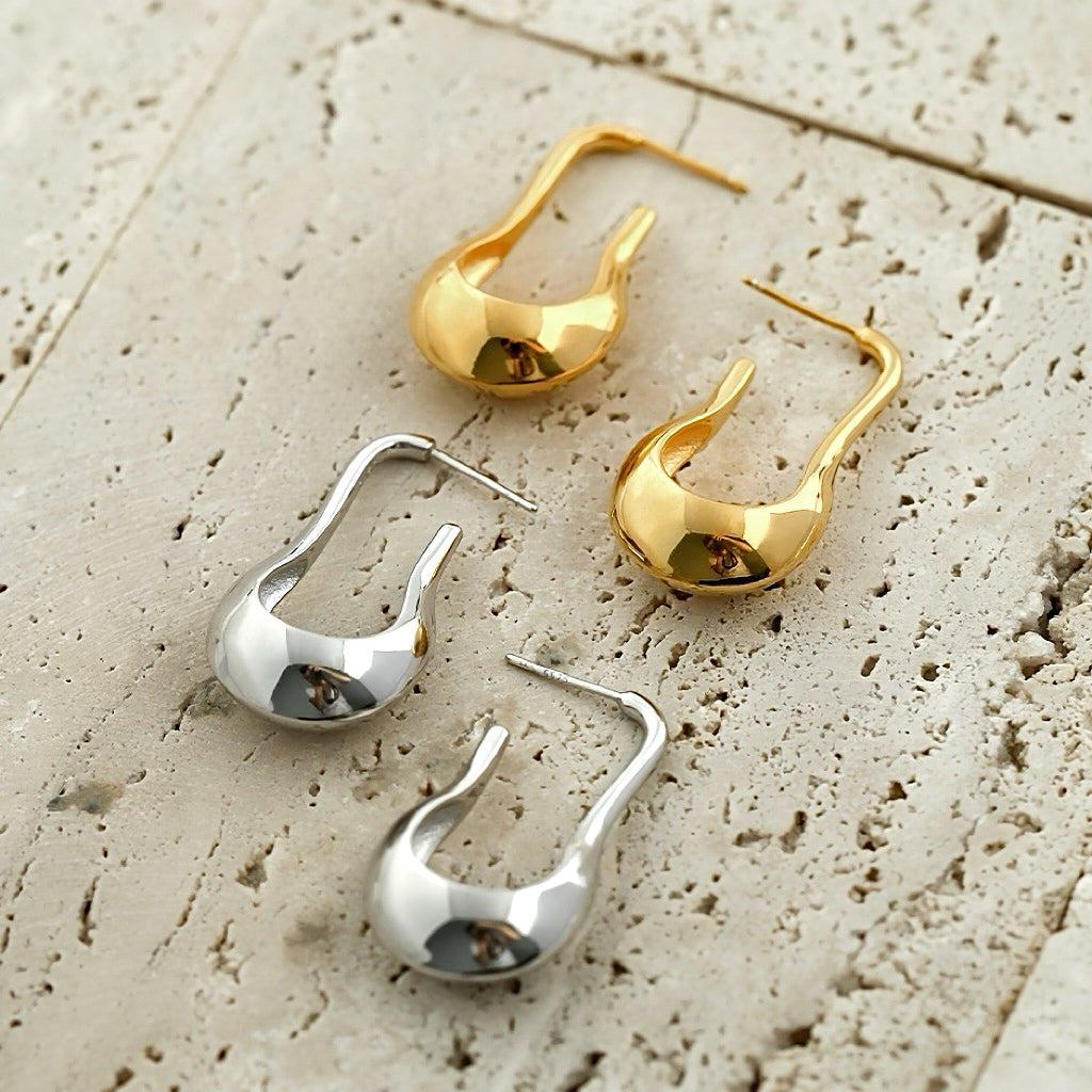 U-Shaped Earrings|White Rhodium