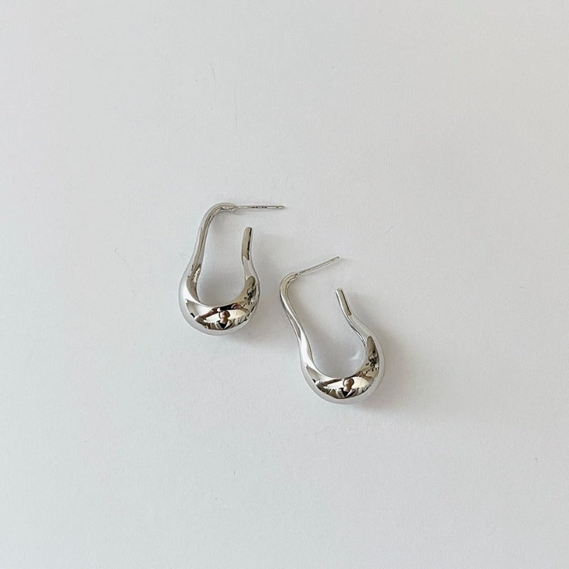 Modern standout u-shaped earrings crafted in white rhodium-plated silver, ensuring long-lasting shine and durability.
