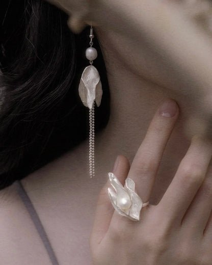 Joyful Petal Pearl Tassel Earrings