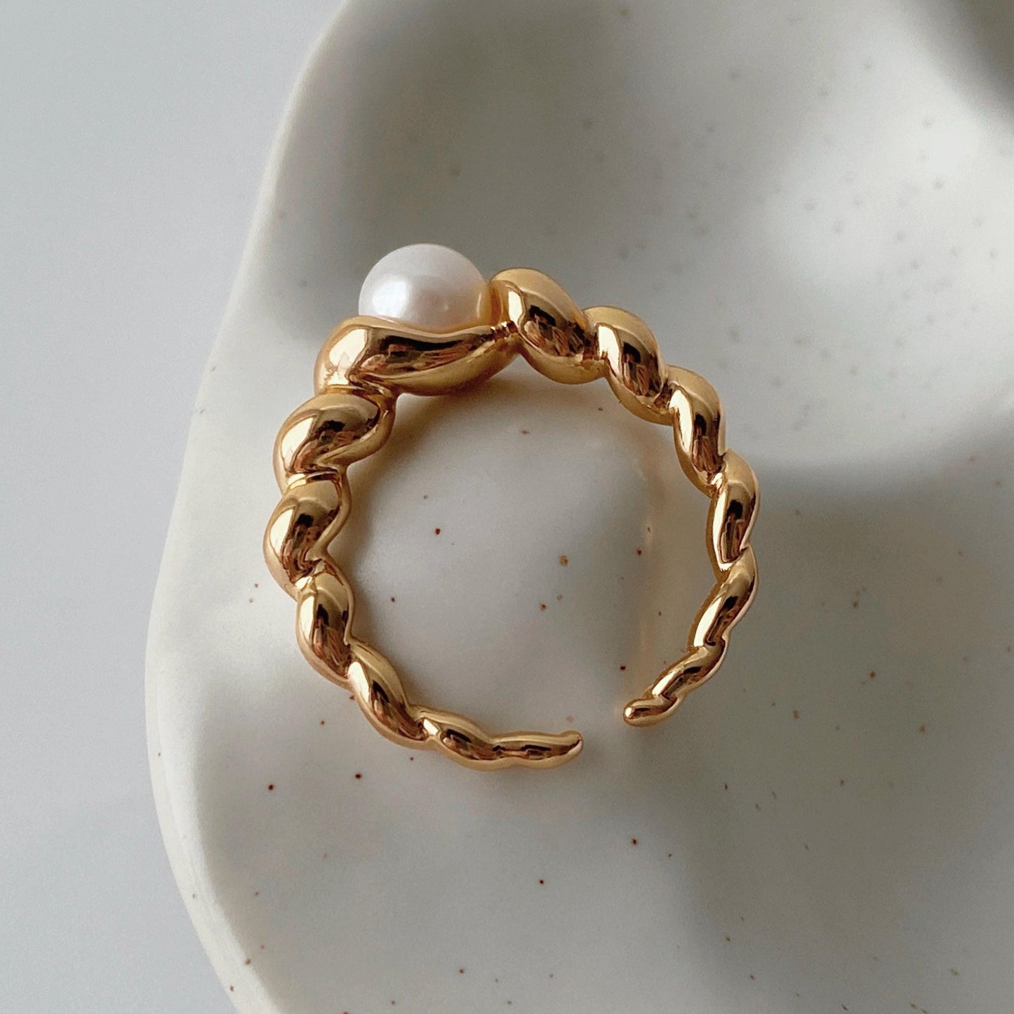 SONJA Twist Pearl Ring