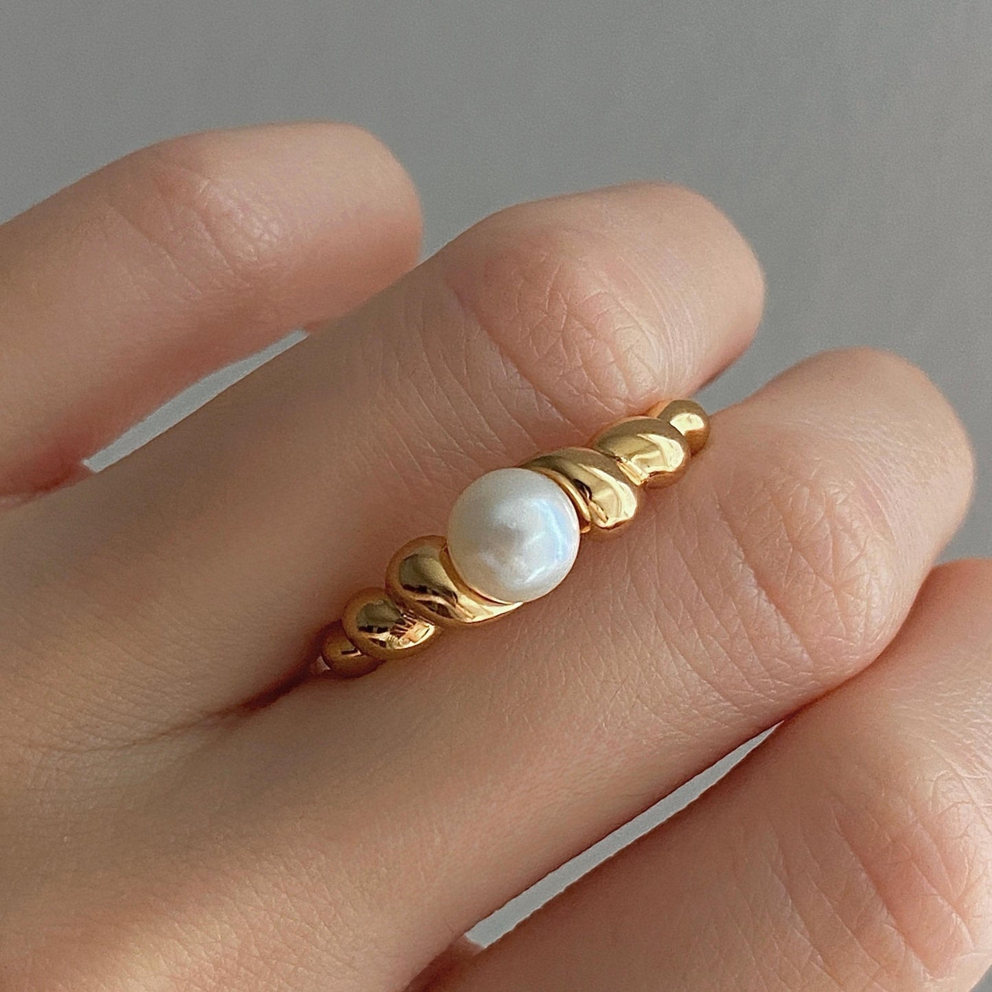 SONJA Twist Pearl Ring