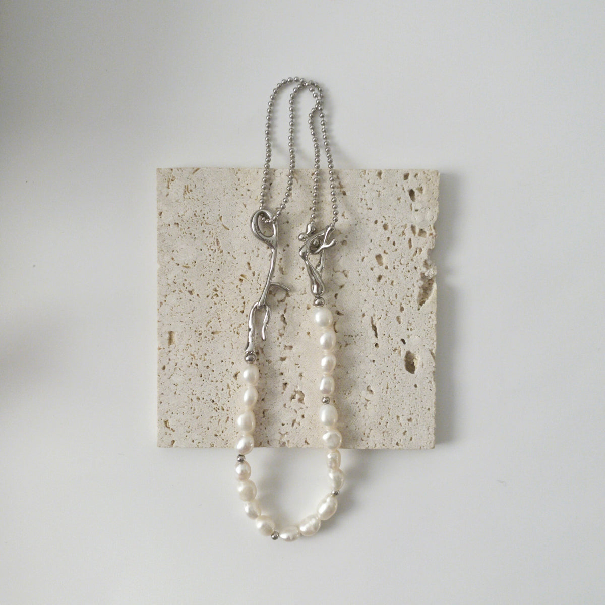 LILITH Asymmetrical Pearl Choker