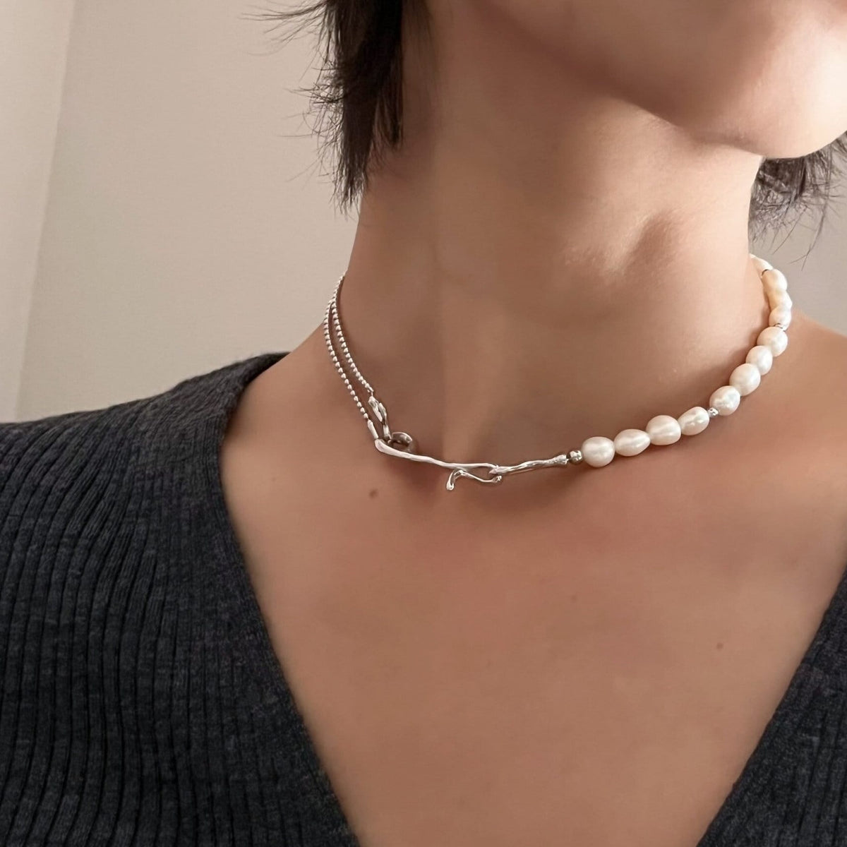 LILITH Asymmetrical Pearl Choker