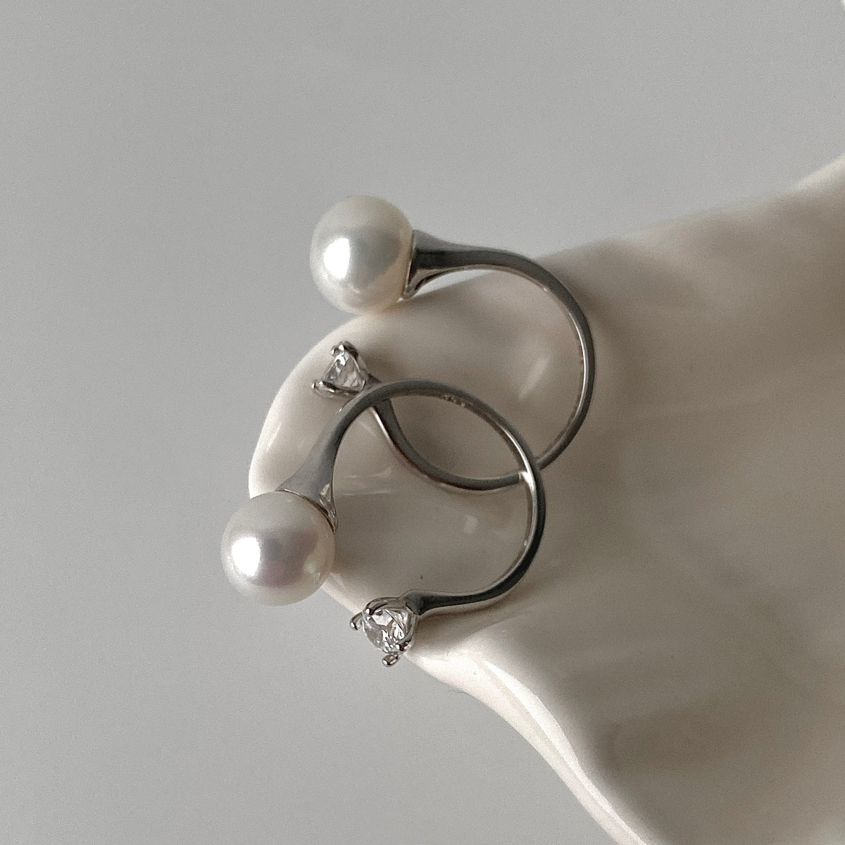Sterling silver pearl and zirconia open ring detail