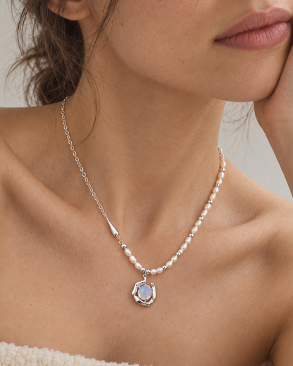 OPHELIA half-pearl half-chain necklace worn around the neck