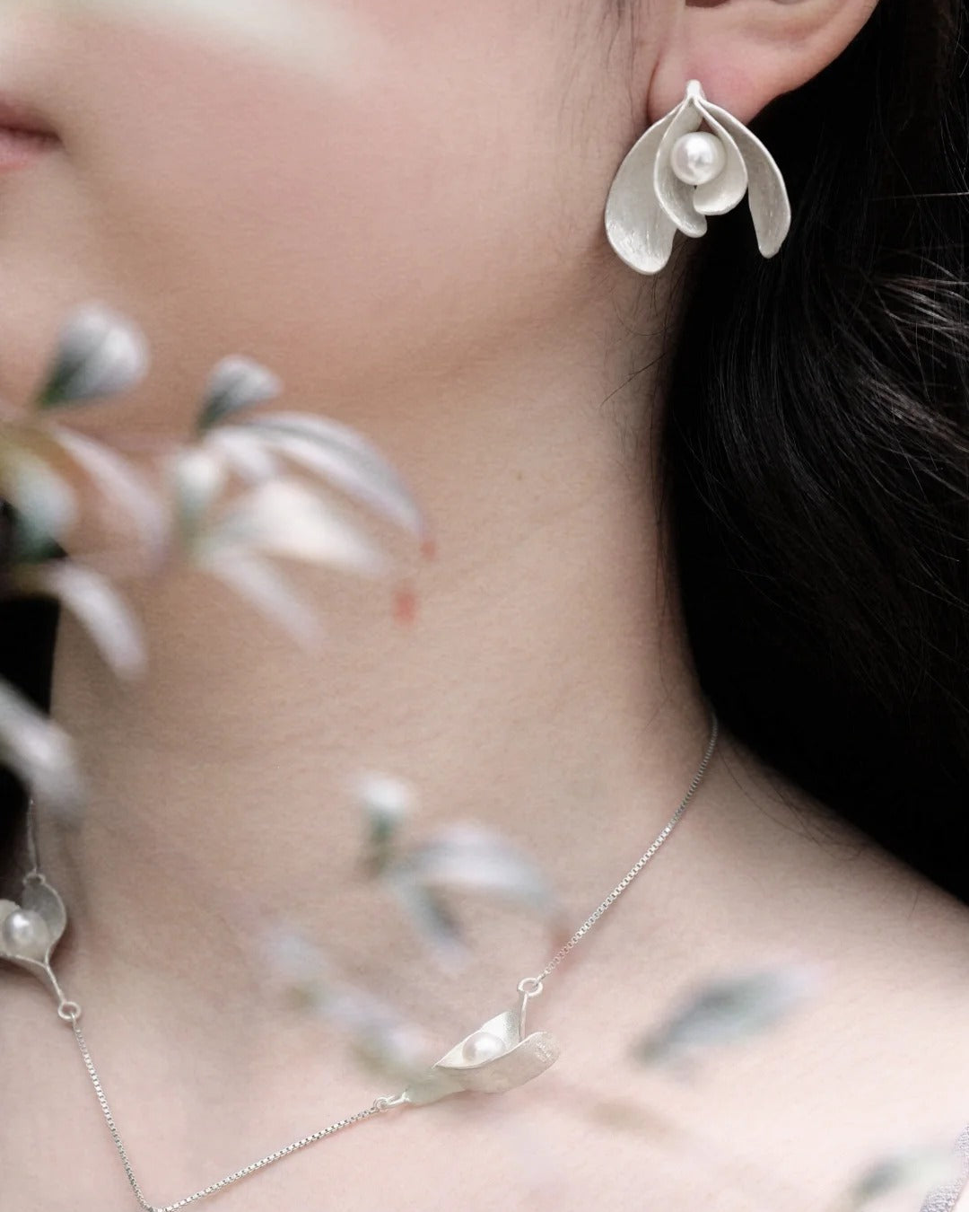 Wing Silhouette Pearl Earrings