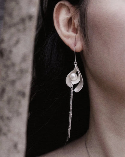 Wing Silhouette Pearl Earrings