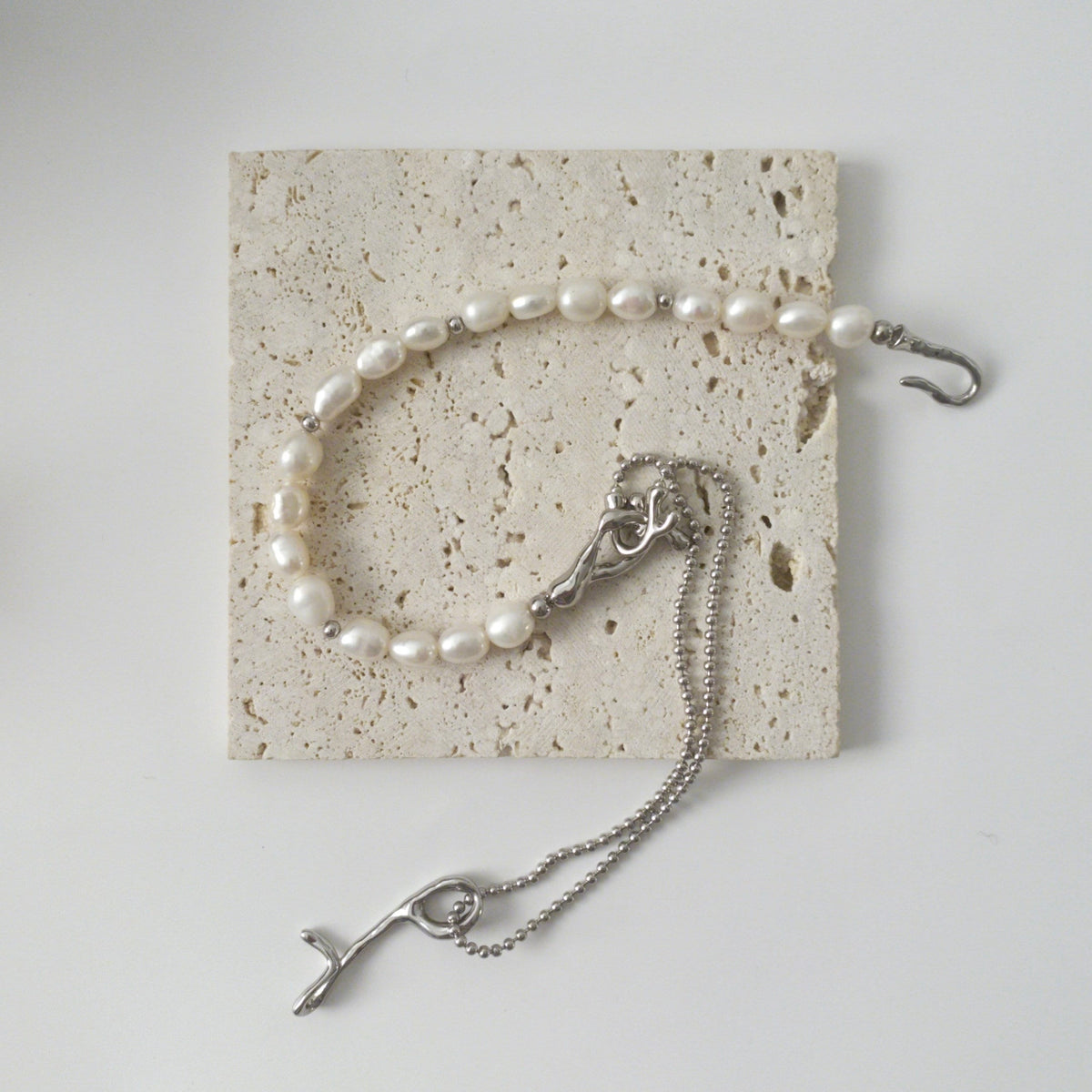 LILITH Asymmetrical Pearl Choker