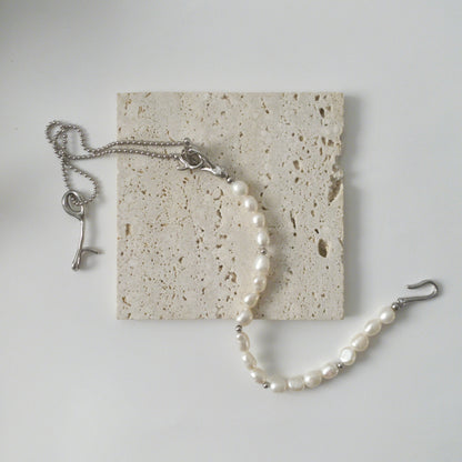 LILITH Asymmetrical Pearl Choker
